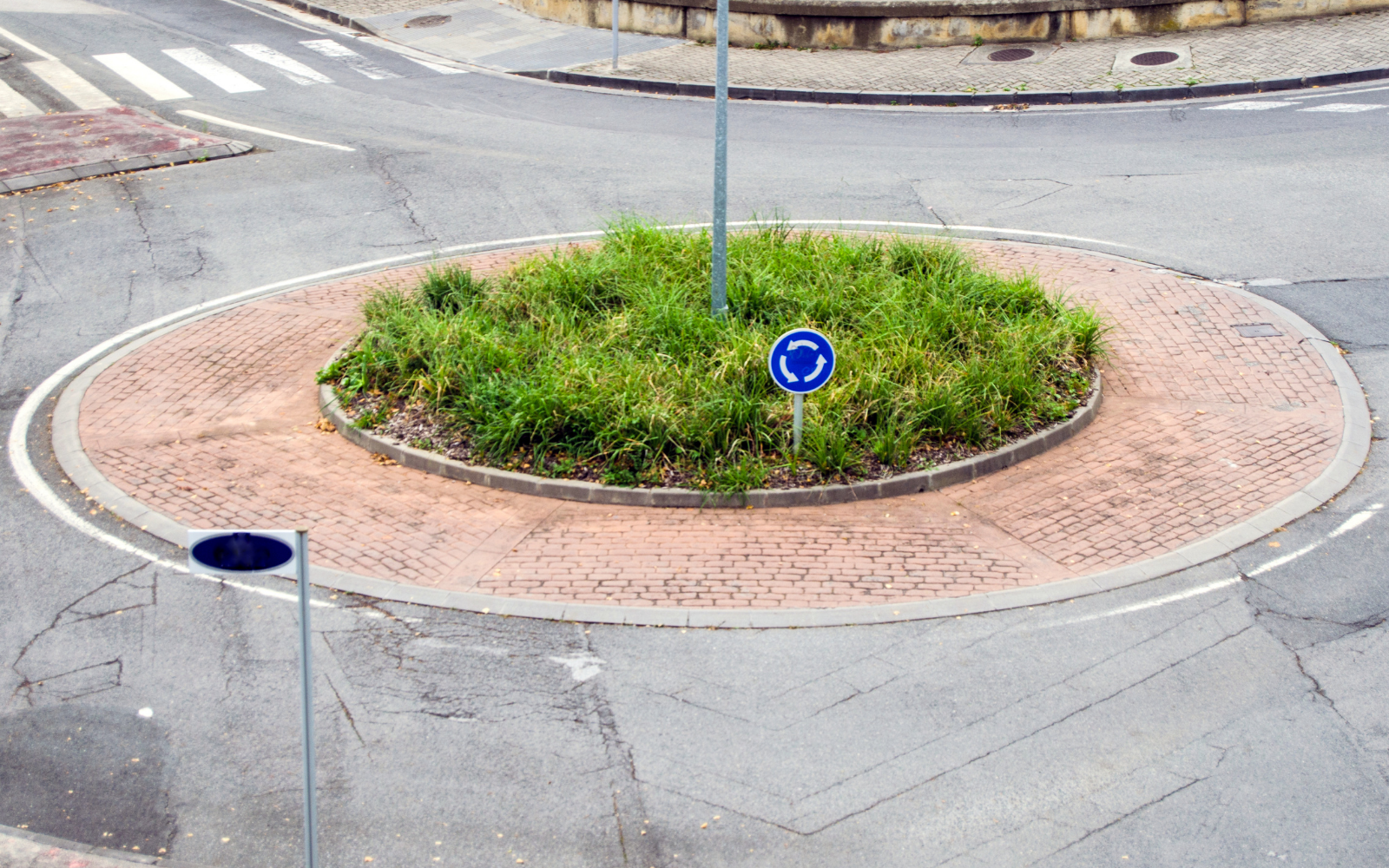 Ronds-points en Belgique : sécurité, incompréhensions et avenir d’un modèle routier