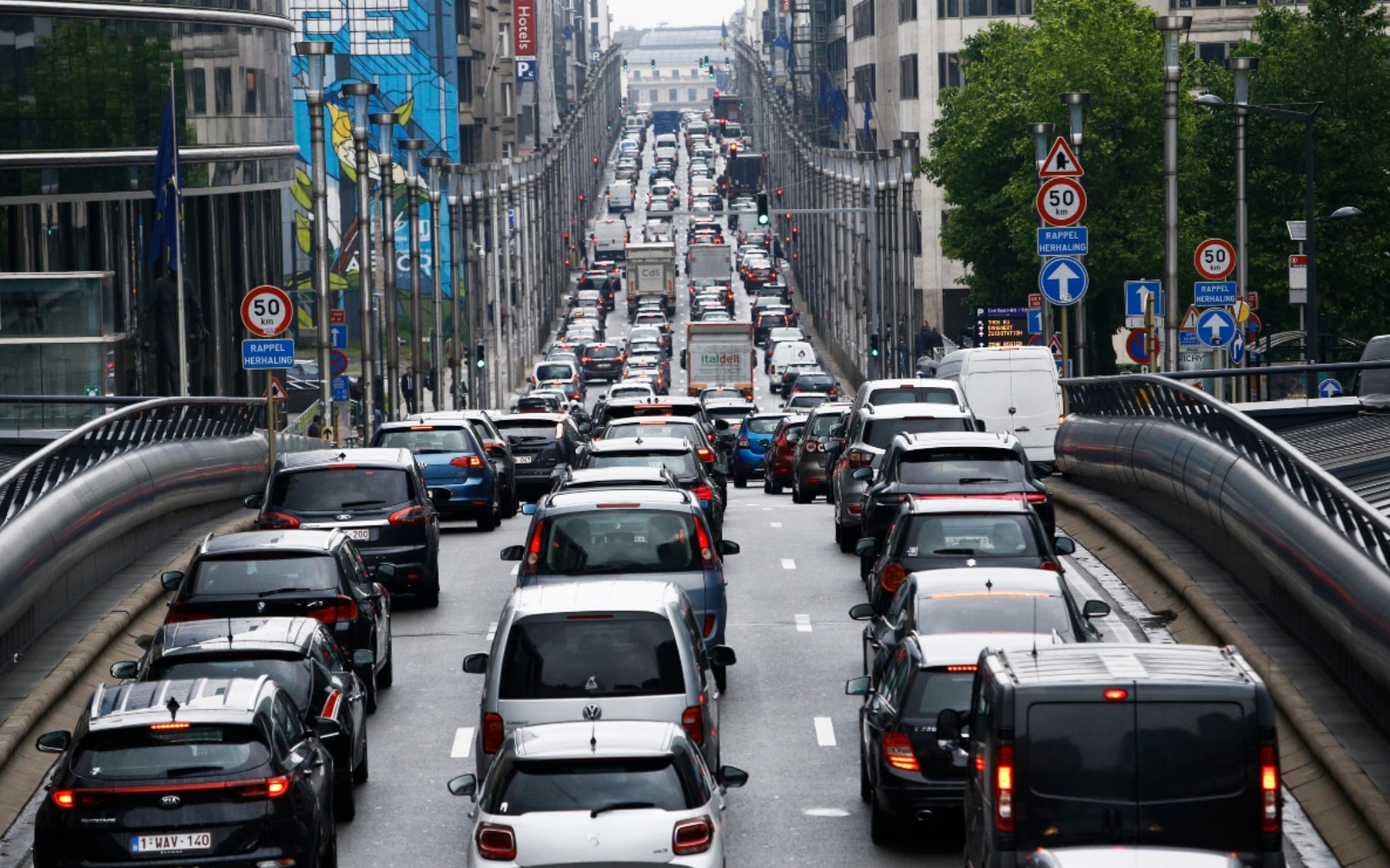 Taxe aux heures de pointe à Bruxelles : ce qui est envisagé et ce que cela changerait vraiment