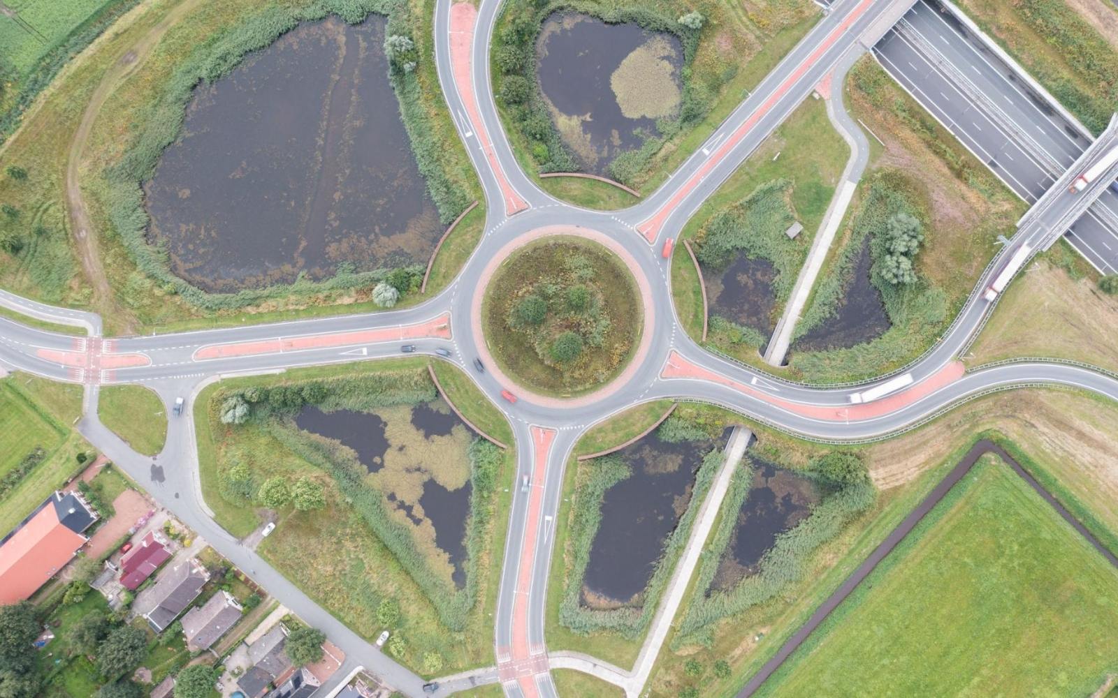 Le rond-point « hollandais » : ce nouveau type de carrefour plus sûr pour les cyclistes