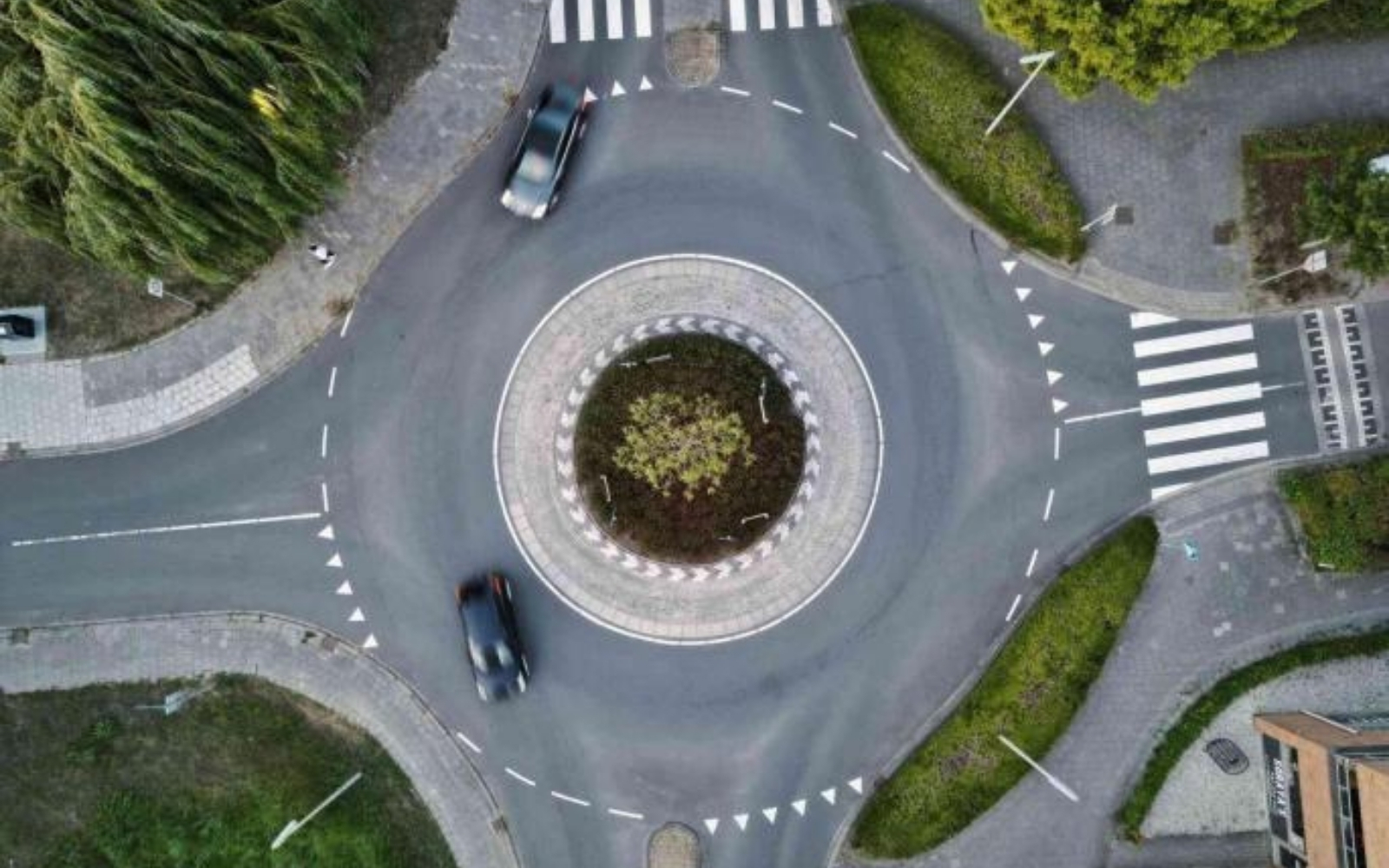 Rond-point : les règles à connaître pour éviter les erreurs au volant