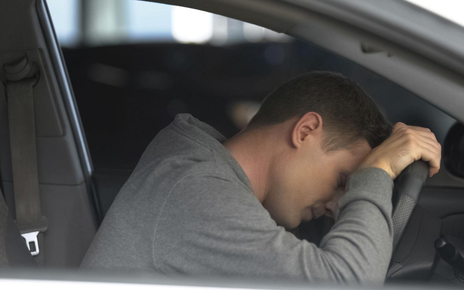 Conduite après une longue journée : pourquoi la fatigue est sous-estimée