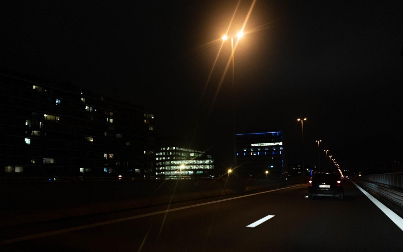 Pourquoi conduire de nuit demande beaucoup plus d’attention
